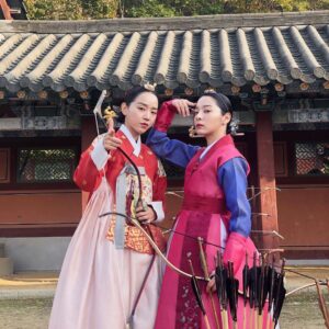 Seol In-a Instagram - 하룻밤 사이, 많이 바뀌신 중전마마님
