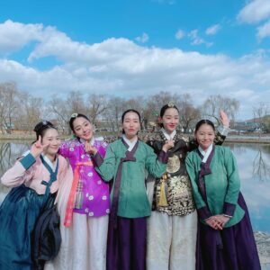 Seol In-a Instagram - 오늘 철인왕후 마지막 봐주실 준비가 되셨사옵니까. 맥두날두 같은 뭐 그런 야참과 마지막을 든든히 함께 하시지요 #벌써#막방#철인왕후#tvN #수줍둥이들
