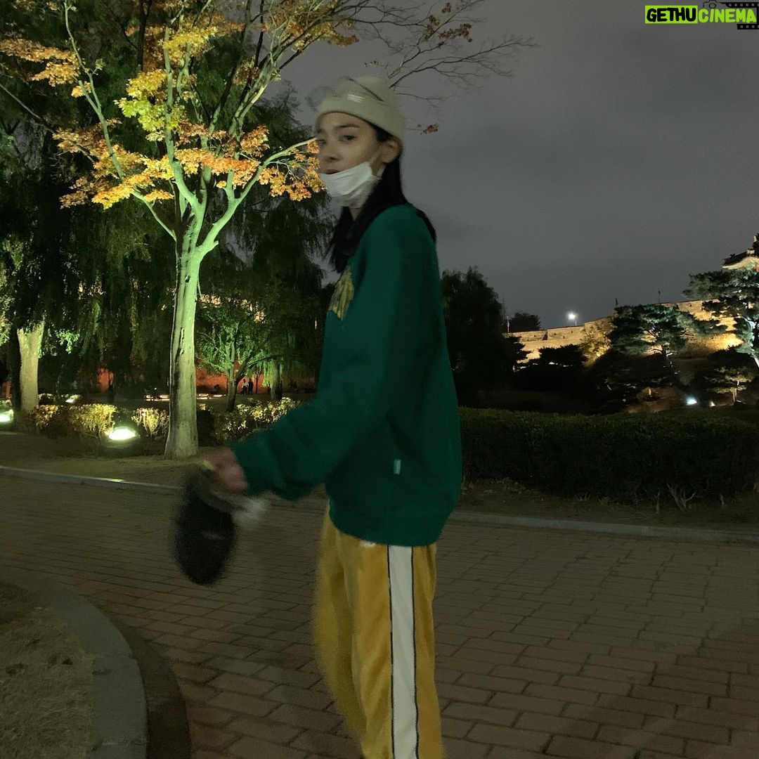 Seol In-a Instagram - 야, 너두 할 수 있어. 산책.