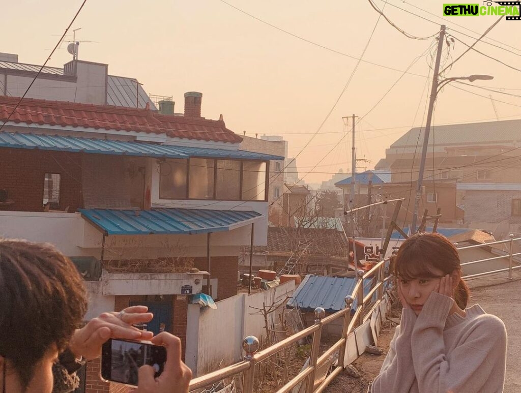 Seol In-a Instagram - 날이 좋은 날 다들 청아를 담아주겠다며. Photo by 촬영팀+지훈형+내사랑스런청아팀