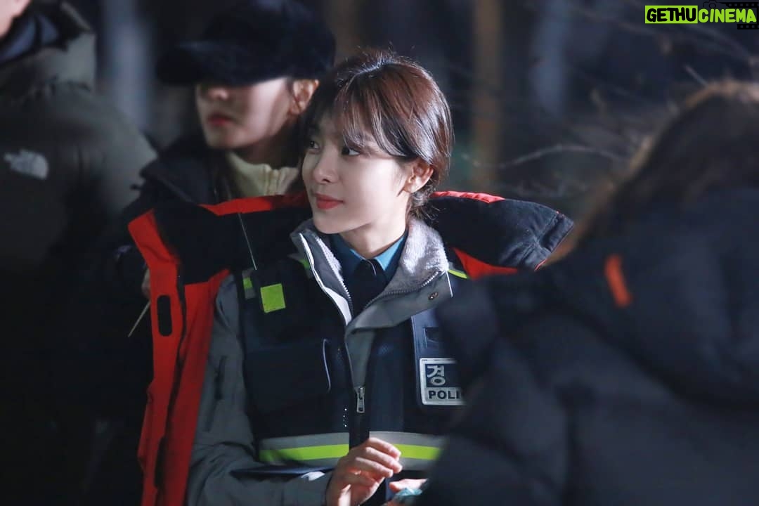 Seol In-a Instagram - 여의도 지구대 소속 김청아 순경입니다. 다들 춥지 않으십니까? 핫팩같은 순경 되겠습니다.👮🏻