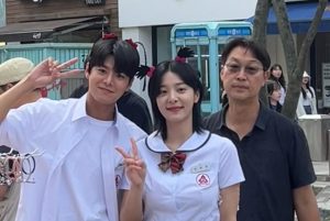 Seol In-a Instagram - 안녕하세요 배우 설인아입니다.

매번 어떤 작품을 만나
나에게 어떤 변화가 찾아올까
늘 설레이는 마음으로 하루하루를 살아가는 사람입니다.

이번 작품은 제목처럼 반짝이는 무언가가 된 것 같은 기분이 들었고, 반짝이는 워터멜론을 통해 글의 힘을 알 수 있었고, 소통의 아름다움을 배울 수 있었습니다.

좋은 작품으로 따뜻한 소통을 할 수 있음에 감사했고, 그 감사함 덕분에 또 다시 베풀 수 있는 힘이 생겼습니다.

늘 반짝이고 설레이는 자세로 멋진 배우가 되도록 노력하겠습니다.
그동안 시청해주셔서 너무 감사합니다.
늘 건강하시길 빌고 행복과 평안이 깃든 인생이시길 기도합니다.
사랑합니다!♥️

매순간 반짝이세욥✨