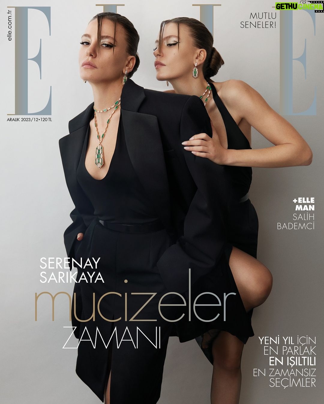 Serenay Sarıkaya Instagram - Aralık sayımız çıktı! Sevilen oyuncu ile gerçekleştirdiğimiz moda çekiminde, zamansız şıklığı ve ışıltıyı bir araya getirdik. 2024’ü #MagnificentWonders kampanyasıyla mucizeler ve harikalar diyarında karşılayan Bulgari’nin çok özel mücevherlerini sezonun heykelimsi formlarıyla buluşturduk ve Serenay’ın varlığını senenin yıldızı siyah-beyaz dengesiyle ikonikleştirmek istedik. Aralık sayımızda ayrıca, TikTok’un makyaj devrimi, sekiz şık Fransız moda markasının başarı dolu hikayeleri, Teknoloji ve Gelecek Danışmanı Elif Çetin’den, sektörlerden kişisel görüşlere, sizi şaşırtacak detaylarla 2024 beklentilerini bulabilirsiniz. ELLE Aralık sayısını ELLE Man eki ile birlikte bayiilerden ve dergiburda.com'dan alabilir, trendyol, getir, n11 ve hepsiburada'dan sipariş verebilirsiniz. @serenayss @bulgari @elleturkiye @elleinternational #ELLE #ELLEAralık #ellearalıksayısı #SerenaySarıkaya #Bvlgari #işbirliği Röportaj: @meldanar13 Fotoğraf: @emreguven Moda Direktörü: @asilasli Saç: @feritbelli @no21istanbul Makyaj: @alirizaozdemir Prodüksiyon: @belceturker Fotoğraf Asistanları: @_omercetiner @adadirenkurt Moda Direktörü Asistanları: @damlareisoglu @gulfemsalgin @ece_acarr Saç Asistanı: @merverruzgar Makyaj Asistanı: @recepcanbozkurtt Ceket, Atlet, Kalem Etek, Kemer, Külotlu Çorap: @ysl @anthonyvaccarello ‘Serpenti’ High Jewelry Kolye, ‘Serpenti’ Küpe: @bulgari