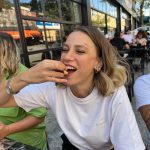 Serenay Sarıkaya Instagram - KGKG ekibi Adana özlemi♥️ (kaşımdaki yara rol icabı panik yok)