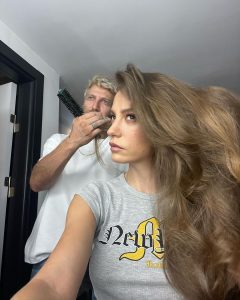 Serenay Sarıkaya Instagram - 1 günlüğüne saçlarıma kavuşunca ben🤲🏻😍