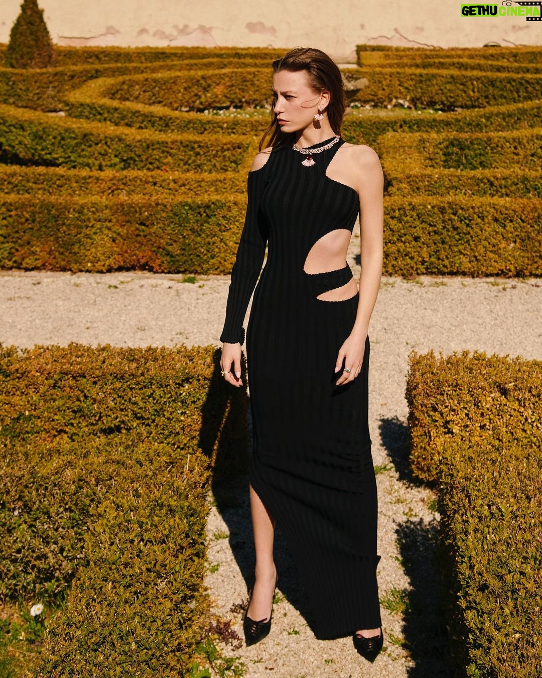 Serenay Sarıkaya Instagram - @harpersbazaarturkiye š¤