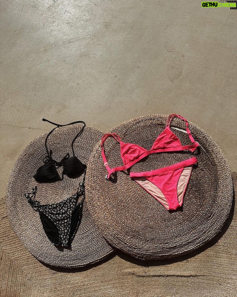 Serenay Sarıkaya Instagram - Dönüş yapıldı.🫡 Ve üzülerek bikinili yaz fotoğraflarının sonuna gelindi.😄🍾💖🦀 Şimdi çalışma zamanı… Six Senses Kaplankaya