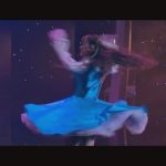 Serenay Sarıkaya Instagram - Harikalar Diyarı’na davetlisiniz… @alicemuzikali şimdi @disneyplustr ‘de🙏🏼💫💖