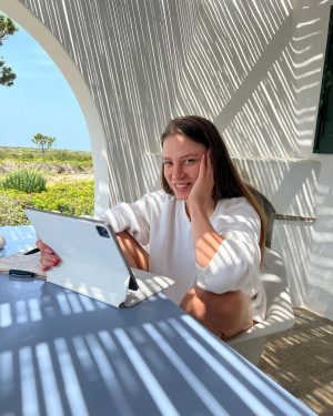 Serenay Sarıkaya Instagram - 🐇🤍