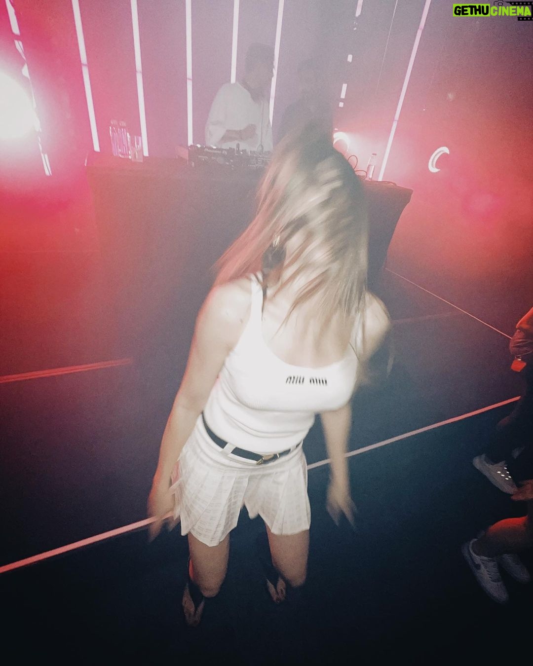 Serenay Sarıkaya Instagram - @alicemuzikali 🙏🏼♥️💫 #theend
