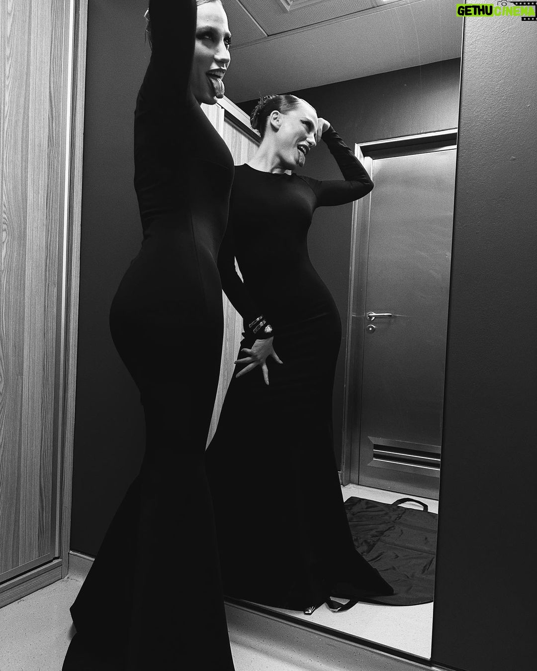 Serenay Sarıkaya Instagram - Yine ben, yine ben, yine bennnn!!!😁