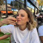 Serenay Sarıkaya Instagram - KGKG ekibi Adana özlemi♥️ (kaşımdaki yara rol icabı panik yok)