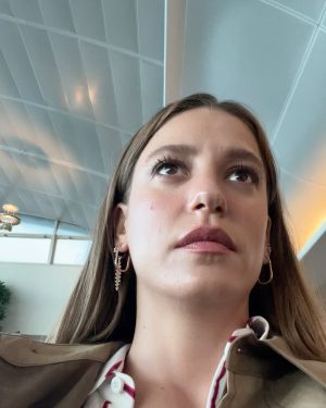 Serenay Sarıkaya Instagram - @ailetvdizi 🌹🧿