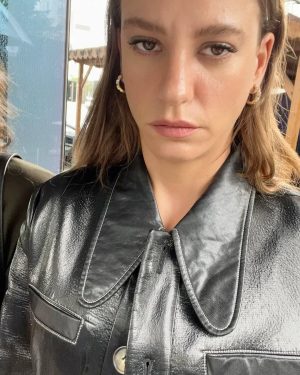 Serenay Sarıkaya Instagram - @ailetvdizi 🌹🧿