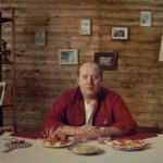 Sergey Burunov Instagram - Душевно поздравляю вас, дорогие подписчики-мужчины. Сейчас непростые времена вокруг. Давайте помнить, что главное не терять лицо и саму суть названия Мужчины. Давайте поддержим друг друга тут, в комментариях. Крепкое плечо друга рядом - это очень важно. Я как всегда разыграю подарки @thefamousgrouseru с автографом. Пишите в комментариях текст поздравления другу, отмечайте. И я напишу его на открытке. Победителей выберу завтра случайным образом, и постараемся быстрее доставить подарки. #душевныйнаклеточномуровне #thefamousgrouse