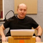 Sergey Burunov Instagram - У приключенческого романа «Петтерсы. Дети океанов» есть предыстория. Сначала это была короткая сказка, которую Павел Воля и его супруга Ляйсан рассказывали детям перед сном. Но каждый вечер история обрастала новыми подробностями и невероятными героями. И папа сел писать книгу. В итоге получилось захватывающее произведение для всех возрастов. Глубокое историческое погружение, неожиданные тайны, мистика и магия, морские приключения и неожиданные повороты сюжета. Мы озвучивали эту книгу для вас и ваших детей вот такой веселой компанией @pavelvolyaofficial @liasanutiasheva @garikkharlamov @dasha_innuutzz @albert_ibragimov @karenjoke @karinakross Слушайте на @storytel.ru Ссылка в описании. Я уверен, вас с детьми ждут душевные вечера, полные приключений #storytel