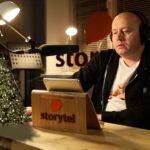 Sergey Burunov Instagram - У меня, как вы знаете, огромный опыт дубляжа и фильмов, и игр, и мультиков. А вот книг я почти не озвучивал. И вот я вернулся к микрофону, в очень красивую и удобную студию @storytel.ru С прекрасными продюсерами озвучания. Спасибо, с вами приятно работать. Мы хотим начать распространять новогоднее настроение. И я приглашаю вас послушать рассказ про авантюрное приключение Шерлока Холмса. «Дело о семи рождественских открытках» написал писатель и сценарист Энтони Горовиц, к которому «Фонд наследия Артура Конан Дойля» обратился с предложением создать продолжение холмсиады. Эту захватывающую новогоднюю историю можно послушать в Storytel, а если у вас еще нет Storytel – по моей ссылке вы сможете слушать любые истории в этом приложении 30 дней совершенно бесплатно.