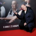 Sergey Burunov Instagram – День рождения уважаемого мной кинотеатра @cinema.moscow вчера отпраздновали премьерой новогоднего фильма Романа Полански «Дворец», в котором снимался кто? Правильно! 
Микки Рурк и Фанни Ардан. Но конечно, сообщить хотел я вам, что снимался там Саша Петров @actorsashapetrov С чем его и поздравляю. 👏🏻👏🏻👏🏻 
Полистайте, трейлер выложил. Фильм «Дворец» на экранах с 23 ноября. Кинотеатр Москва