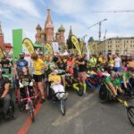Sergey Burunov Instagram - Я всегда с завистью смотрел на увлеченных бегом людей. В моей памяти под грифом «марафон» отпечатались только забеги по жаре в кирзачах и полной амуниции во время обучения в летном училище. А сейчас можно бежать не только для пользы здоровью, но и со смыслом. 28 мая на Васильевском спуске пройдет, или вернее сказать, пробежит 😂 благотворительный марафон #бегущиесердца #бежимсосмыслом в пользу Фонда Хабенского @khabensky_fund Не обещаю, что побегу дистанцию, но поддержать участников точно приду. Регистрируйтесь по ссылке в шапке. Собранные средства будут направлены на развитие проекта по оказанию реабилитационной помощи детям и молодым взрослым с опухолями головного и спинного мозга. Вы знаете, что я верю в силу нашего народа, что мы умеем помогать друг другу. Умеем быть отзывчивыми. Давайте не бросать, если так можно выразиться, привычку благотворительности. @running_hearts @polinakitsenko @natasupernova Васильевский спуск