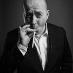 Sergey Burunov Instagram - В передаче @vecherniy_urgant Ваня сделал мне фотосессию, повторяющую известные фотографии моего любимого актера, Леонардо Ди Каприо. Давайте выберем лучшую. За какую голосуете? Сравним с голосованием в аккаунте #вечернийургант