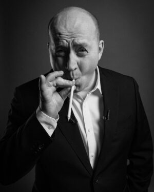 Sergey Burunov Instagram - В передаче @vecherniy_urgant Ваня сделал мне фотосессию, повторяющую известные фотографии моего любимого актера, Леонардо Ди Каприо.  Давайте выберем лучшую. За какую голосуете? Сравним с голосованием в аккаунте #вечернийургант