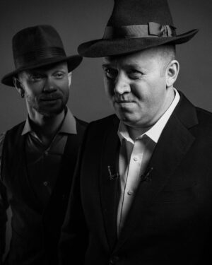 Sergey Burunov Instagram - В передаче @vecherniy_urgant Ваня сделал мне фотосессию, повторяющую известные фотографии моего любимого актера, Леонардо Ди Каприо.  Давайте выберем лучшую. За какую голосуете? Сравним с голосованием в аккаунте #вечернийургант