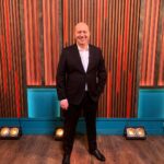Sergey Burunov Instagram - Первый эфир 2022 года! Большой пятничный выпуск! Сегодня у нас в гостях Сергей Бурунов 🔥 Смотрите в 23:20 на @1tv 📺 Прямая трансляция на YouTube 💻 @sergeyburunovofficial #сергейбурунов #вечернийургант #первыйканал #urgantshow Вечерний Ургант