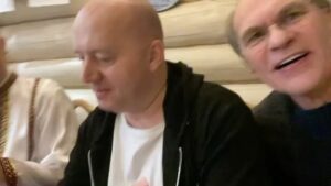 Sergey Burunov Instagram - Эти выходные я провел на двух прекрасных праздниках - днях рождениях. 
Не грех и еще раз поздравить именинников. 
Друг мой, Сережа Светлаков @ssvetlakov устроил русское застольное гуляние. Поздравляю тебя еще раз. 
А у Эмина Агаларова был шикарный, полный музыки вечер. 
@eminofficial не нашел общей фотографии. Но все равно, еще раз: с днем рождения. вот мы с замечательными твоими гостями провели время. @garikkharlamov @nvrastorguev и великий Юрий Антонов.