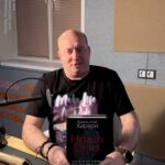 Sergey Burunov Instagram – Друзья, я знаю, как вы любите со мной ездить в машине… ходить на прогулку …. и даже засыпать… Поэтому я снова озвучил книгу — на этот раз не художественную, а настоящий научпоп! Так отметили запуск аудиокниг в VK Музыке абсолютнейшей новинкой — “Homo Deus: краткая история будущего”! Послушать ее можно только в VK Музыке @vk