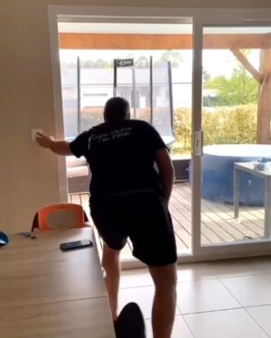 Sergey Burunov Instagram - Кто-то так готовится к #фортбоярд 😂😂😂
Настоящую сокровищницу будут показывать на @tv_ctc каждый понедельник, начиная с 27 сентября, в 20.00