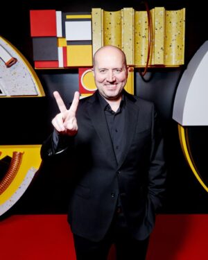 Sergey Burunov Instagram - Я не частый гость светских мероприятий. Но бывает приятно выйти, повидать друзей, принарядиться 😂😂😂
Вчера была презентация нового сезона СТС, где я посмотрел трейлер Форта Боярд. Программы будут 🔥. Жду 27 сентября. 
А потом мы с красавицей @gagara1987 вручали премии на #gqмужчиныгода 
@pavelvolyaofficial @irina_gorbacheva @bahaooo 

@gqrussia @tv_ctc
#gqrussia