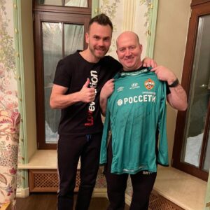 Sergey Burunov Instagram - Желаю сегодня команде ЦСКА @pfc_cska и лично моему земляку по  Южному округу - Игорю Акинфееву - @igor_igor_akinfeev победы! 
Армейцы вперед!!! ⚽️⚽️⚽️ 
#цска #акинфеев