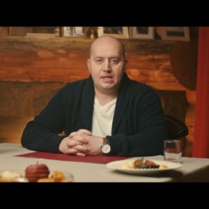 Sergey Burunov Instagram - Уважаемые мои подписчики мужчины! Сегодня пригласите  девушек в кафе, накройте дома стол. сходите на прогулку. И обязательно скажите тост или поздравление. Можно даже в стихах, можно даже также неуклюже, как делает мой герой Витя из ваших любимых роликов #thefamousgrouse (готовим, кстати, новые выпуски)
Главное напомните, что они девушки в любом возрасте! 
А вам, дорогие подписчицы, я желаю чтобы вы светились от радости, от удовольствия, от успеха, от гордости. А мы будем стараться вас радовать каждый день, а не только в календарные праздники. 
Поздравляю с Международным женским днем. 🌹🌹🌹