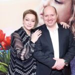Sergey Burunov Instagram - Поздравляю себя и всех создателей фильма #параизбудущего с премьерой. Тонкого, чувствующего режиссера Алексея Нужного @nuzhny, мою любовь, мое сердце - великую Марию Аронову. Желаю молодым артистам, Денису Парамонову @para.denis и Дарье Коныжевой @konyzhevadasha доброго пути. Спасибо всем причастным: оператору Юрию Коробейникову @yury_korobeynikov художнику по костюмама Виктории Ефимовой-Шестаковской @victoriaefimovashestakovskaya , всем продюсерам, каналу Россия, студии ТриТэ и компании ЦПШ. Я конечно жду ваших отзывов о фильме. Делитесь в сторис. Я стараюсь смотреть. Может быть конкурс какой-нибудь проведем. Пока не придумал. Каро 11 Октябрь