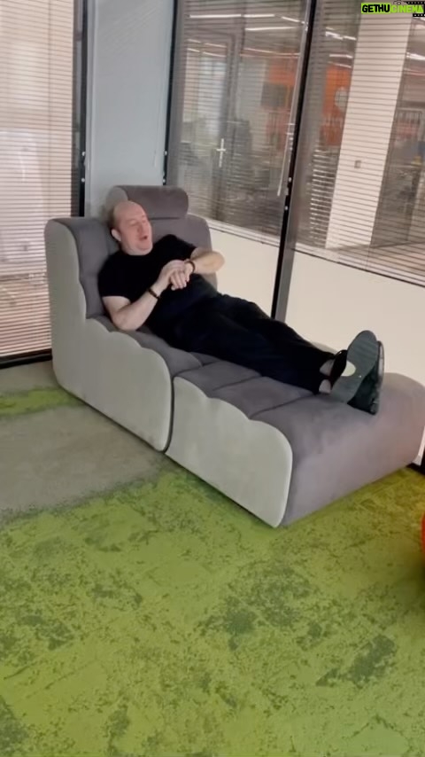 Sergey Burunov Instagram - Сегодня в Одноклассниках выходит финальный выпуск хобби-шоу ОКнутые люди. Ссылка где? Правильно! в группе нашего шоу, которая размещена в шапке профиля.