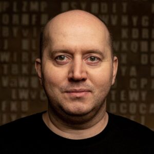 Sergey Burunov Instagram - Доброе утро, дорогие подписчики. В Москве наконец солнце 🌞 
Поэтому меняю фото на аватаре на весеннее. Вместе с вами, конечно. Какую выбираем? Пишите номера в комментариях. Пусть директор помучается, будет в ручную считать 🤪🤪🤪
Снимал Ваня @ivanponomarenkoru