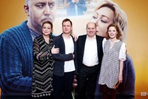 Sergey Burunov Instagram - Поздравляю себя и всех создателей фильма #параизбудущего с премьерой. 
Тонкого, чувствующего режиссера Алексея Нужного @nuzhny, мою любовь, мое сердце - великую Марию Аронову. Желаю молодым артистам, Денису Парамонову @para.denis и Дарье Коныжевой @konyzhevadasha доброго пути. Спасибо всем причастным: оператору Юрию Коробейникову @yury_korobeynikov художнику по костюмама Виктории Ефимовой-Шестаковской @victoriaefimovashestakovskaya , всем продюсерам, каналу Россия, студии ТриТэ и компании ЦПШ. 
Я конечно жду ваших отзывов о фильме. Делитесь в сторис. Я стараюсь смотреть. Может быть конкурс какой-нибудь проведем. Пока не придумал.