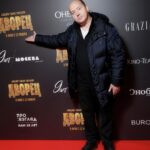 Sergey Burunov Instagram – День рождения уважаемого мной кинотеатра @cinema.moscow вчера отпраздновали премьерой новогоднего фильма Романа Полански «Дворец», в котором снимался кто? Правильно! 
Микки Рурк и Фанни Ардан. Но конечно, сообщить хотел я вам, что снимался там Саша Петров @actorsashapetrov С чем его и поздравляю. 👏🏻👏🏻👏🏻 
Полистайте, трейлер выложил. Фильм «Дворец» на экранах с 23 ноября. Кинотеатр Москва