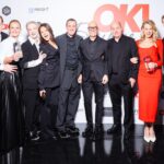 Sergey Burunov Instagram - Вчера прошла премия журнала @okmagazine_ru Я хожу туда каждый год, потому что главный редактор и мой друг, Вадим Верник @vadim_vernik собирает очень хороших людей на это мероприятие. Фотографии полистайте. Но сказать я хотел вот что! Когда на сцену вышел Роман Костомаров @romankostomarovkrs , весь зал встал и зааплодировал. То что с ним произошло по драматизму равно «Повести о настоящем человеке» про летчика Маресьева, вернувшегося в небо после ампутации ног. Подвиг Романа не только в том, что он возвращается к своей профессии, возвращается на лед, а еще в том, что это видно нам, людям без особых проблем, но вечно причитающих о невзгодах. Это. невероятно духоподъемная история. Я постеснялся вчера подойти и высказать свое восхищение. Сделаю это здесь. 👏🏻👏🏻👏🏻