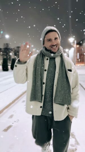 Sergey Lazarev Instagram - Ты просто загадай свою любовь… ❤️
#Любовь #СергейЛазарев #ЗагадайЛюбовь #Лазарев 
Всё обязательно сбудется….
И Смотрите сериал «Загадай любовь» в Окко