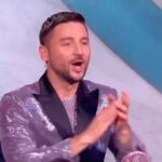 Sergey Lazarev Instagram - «АВАТАР» на НТВ- Крутейший проект, который идет каждое воскресенье в 20.20. Каждый раз мы угадываем имена артистов, которые управляют Аватарами! Артисты радуют нас невероятными номерами и песнями! В прошлый раз мы угадали в Дровосеке - Романа Костомарова! В этот раз мы угадали в Артемоне —- в прочем, смотрите видео до конца и узнаете кто управлял Им! Но песней «Enjoy the Silence” группы Depeche Mode этот артист и этот аватар меня покорил! 👏🏻👏🏻👏🏻👏🏻 Кого мы разгадаем в следующий раз? Не пропустите новый выпуск в воскресенье! #аватар #сергейлазарев #лазарев #артемон @yuliasumacheva @weitmedia