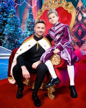 Sergey Lazarev Instagram - В новогоднюю ночь на телеканале Россия-1 будем искать для нашего маленького принца Никиты его Золушку))) споем вместе с сыном! При чем, Никита услышав это предложение от телеканала сам сказал:- «Я хочу». Акция разовая, слава Богу шоу-бизнесом ребенок не грезит)😂🙏👍🏻 #сергейлазарев #лазарев #никита #папасын #никитасергеевич
