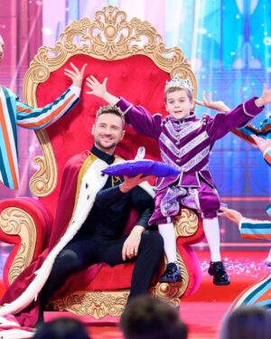 Sergey Lazarev Instagram - В новогоднюю ночь на телеканале Россия-1 будем искать для нашего маленького принца Никиты его Золушку))) споем вместе с сыном! При чем, Никита услышав это предложение от телеканала сам сказал:- «Я хочу». Акция разовая, слава Богу шоу-бизнесом ребенок не грезит)😂🙏👍🏻 #сергейлазарев #лазарев #никита #папасын #никитасергеевич