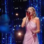Sergey Lazarev Instagram - Замечательная вокалистка Александра Белякова @alexandrabelyakova заслужила место в финале 5-го сезона шоу «Ну-ка, все вместе» пройдя через БАТТЛ , Выиграв его с очень пронзительной песней «Телефонная Книжка», которую в свое время пели легендарные певицы- Алла Пугачева, Лариса Долина. У Александры потрясающие вокальные данные, очень уверенный и плотный вокал. Технически не подкопаться! А вот эмоционально мне было в отборе ее мало, НО в баттле я как Станиславский сказал «Верю»😂. Артисту Всегда нужно подключать сердечную мышцу, тогда до зрителя долетит песня,эмоция и он будет сопереживать и поддерживать. Желаю удачи Александре в финале! ❤️ #нукавсевместе #александрабелякова #сотня #сергейлазарев #лазарев Финал сезона уже в эту пятницу! Приготовьте платки, будет много слез! Сильные участники будут уходить(((( тк Победное место только одно!! 🤷🏻‍♂️