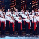 Sergey Lazarev Instagram - 100 баллов! Выступление джаз-хора Государственной детской филармонии из Екатеринбурга произвело фурор на сотню! Ну, во-первых - это магия! Во-вторых- талантливые дети, в третьих - уникальное звучание и композиция! Просто послушайте до конца и вы войдете в тот же транс и эйфорию, в которую вошла сотня! Безусловно -это одно из уникальнейших выступлений сезона. И я хочу напомнить, что все это ЖИВОЕ исполнение! Вам понравилось? Коллектив набрал высшие баллы и прошел в финал нашего шоу, которое состоится 8 марта в 21.00 на телеканале Россия 1. #сергейлазарев #Лазарев #сотня #нукавсевместехором #нукавсевместе