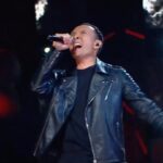 Sergey Lazarev Instagram - Вторая 100-ка подряд в копилке Азата Раимбердиева @azat_raimberdiev ! В прошлый раз в отборочном туре Азат спел песню Уитни Хьюстон “I have Nothing” , ошеломив всю сотню своим мощным высоким голосом и набрав 100 баллов. Конечно, планка была тогда задана высоченная, Но Азат вошел в одну реку дважды , уверенно Вновь подняв всю сотню! 🔥🔥🔥 Браво!! Сильнейший финалист 5-го сезона!! #сергейлазарев #Лазарев #сотня #нукавсевместе #полуфинал #азатраимбердиев
