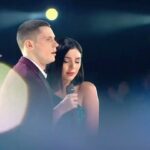 Sergey Lazarev Instagram - У этого Феноменального дуэта непростая история в нашем шоу! Роза Туаева @roza__tuaeva и Александр Ёлкин @yolkin_music . В отборочном туре они набрали 90 баллов, им не хватило 2 голосов, чтобы заслужить право бороться в баттле. Но я не мог допустить, чтобы такие голоса и такой сильнейший дуэт покинули наш проект, поэтому я посто потребовал тройной баттл, в котором эти ребята вырвали победу и проход в полуфинал! И как показало это выступление- абсолютно заслуженно! Просто послушайте как они поют вместе, как сливаются их голоса, как они четко держат музыкальные интервалы! Любимейший и сильнейший дуэт! 98 баллов ( хотя на мой взгляд -это безоговорочные 100 !) еще одни потрясающие финалисты 5-го сезона нашего проекта «Ну-ка, все вместе»! #сергейлазарев #Лазарев #сотня #нукавсевместе #полуфинал #александреёлкин #розатуаева