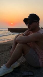 Sergey Lazarev Instagram - Тут реально такие красивейшие Алые закаты на Бали! Ну невозможно было не сделать такой рилс 🌅 !!! Конечно, видео не передает до конца весь цвет! Но суть вы уловили 😂😉 #АлыйЗакат #Закат #лазарев #сергей