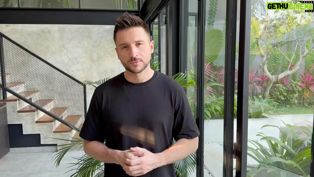 Sergey Lazarev Instagram - Про сингл «Алый закат»! Про клип. Про Новый альбом! Из первых уст. #лазарев #новыйсингл #новыйальбом #новыехиты #сергейлазарев