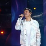 Sergey Lazarev Instagram - Лидер прошедшего выпуска шоу «Ну-ка, все вместе» Бек Исраилов @bek_israilove выходил на сцену самый первый и смог сразу набрать 99 баллов! Хотя на мой взгляд, достоин и 100. Открытый, добрый парень, с потрясающим тембром. На самом деле , бывает, что некоторые первые участники получают баллы слегка авансом, тк сотня за неделю тоже успевает соскучится друг по другу и по процессу, поэтому шлепает по кнопкам от радости, что все вновь началось😂😂))) НО это не тот случай! Бек- прекрасный исполнитель и достоин прохода в полуфинал, а на мой взгляд и в финал…. Вам понравилось выступление Бека? #нукавсевместе #сотня #лазарев #бекисраилов Смотрите новый выпуск в пятницу в 21.30 на телеканале Россия-1
